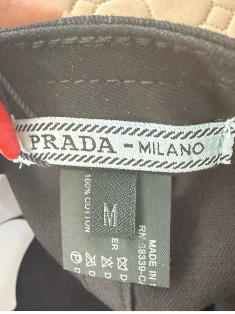 Prada Black
Canvas w/ white embroidered
Logo Baseball Cap-Women's Medium - Picture 4 of 5